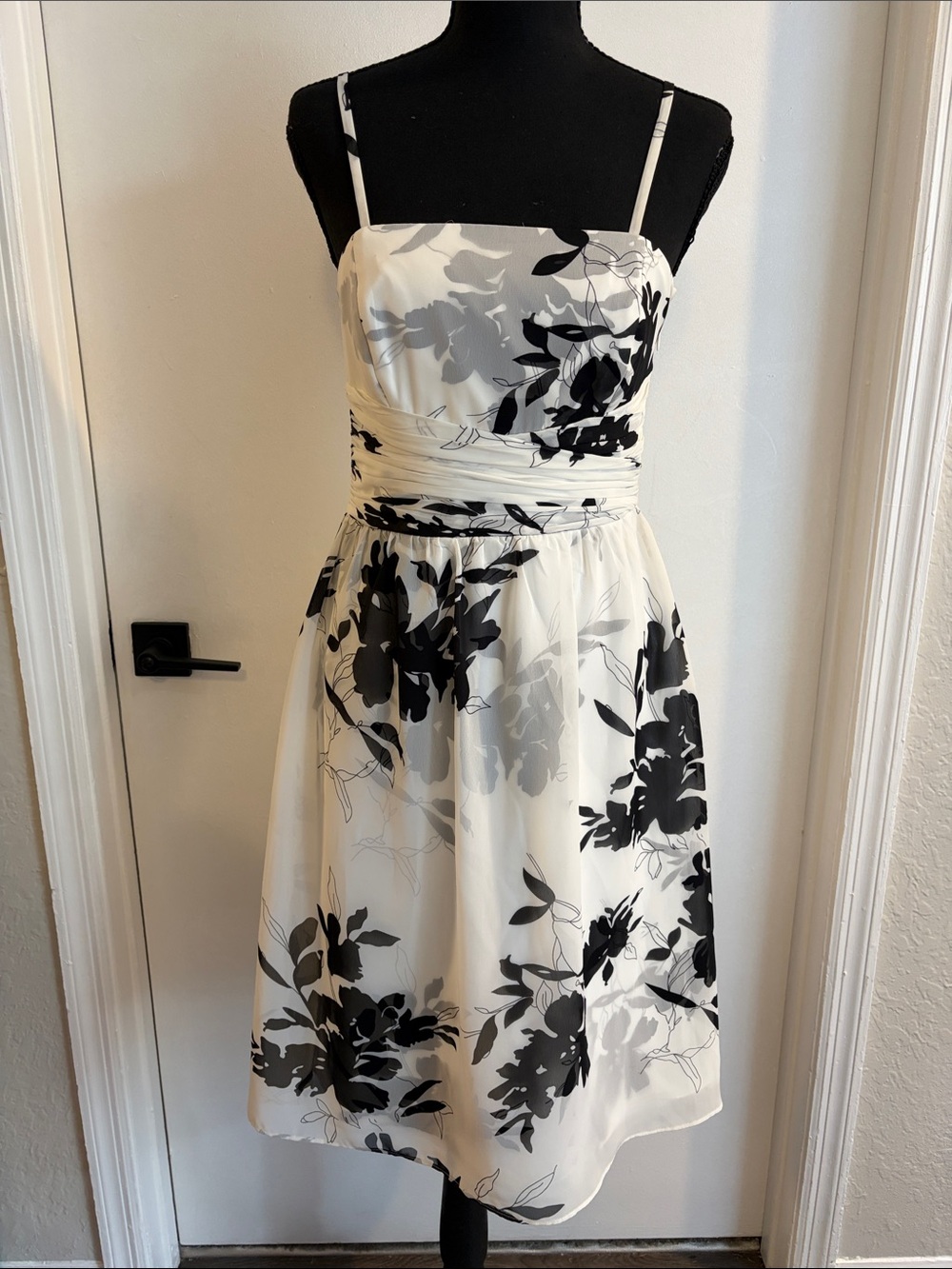 Ann Taylor Petites strapless black and white mini dress size 4
